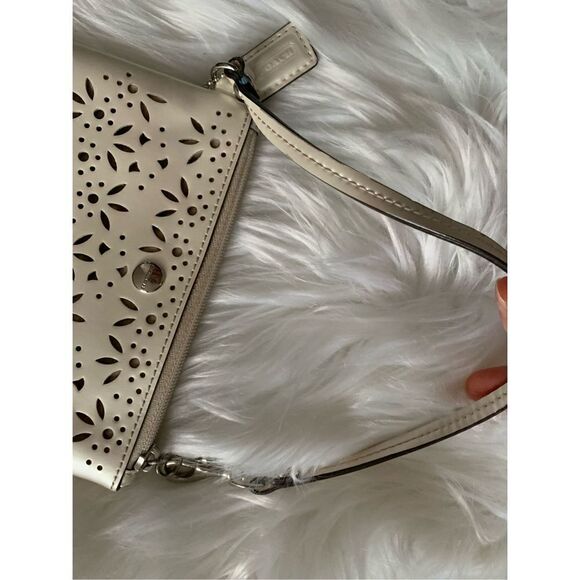 Coach wristlet small white - Picture 6 of 6